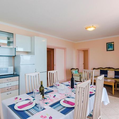 3 Bedroom Beautiful Apartment In أوراساك المظهر الخارجي الصورة