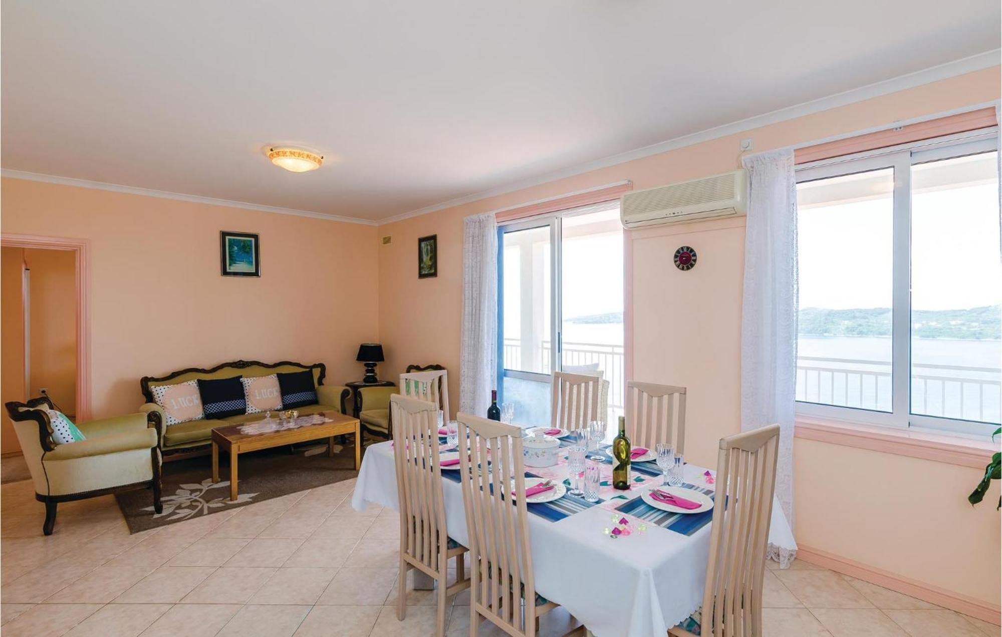 3 Bedroom Beautiful Apartment In أوراساك المظهر الخارجي الصورة
